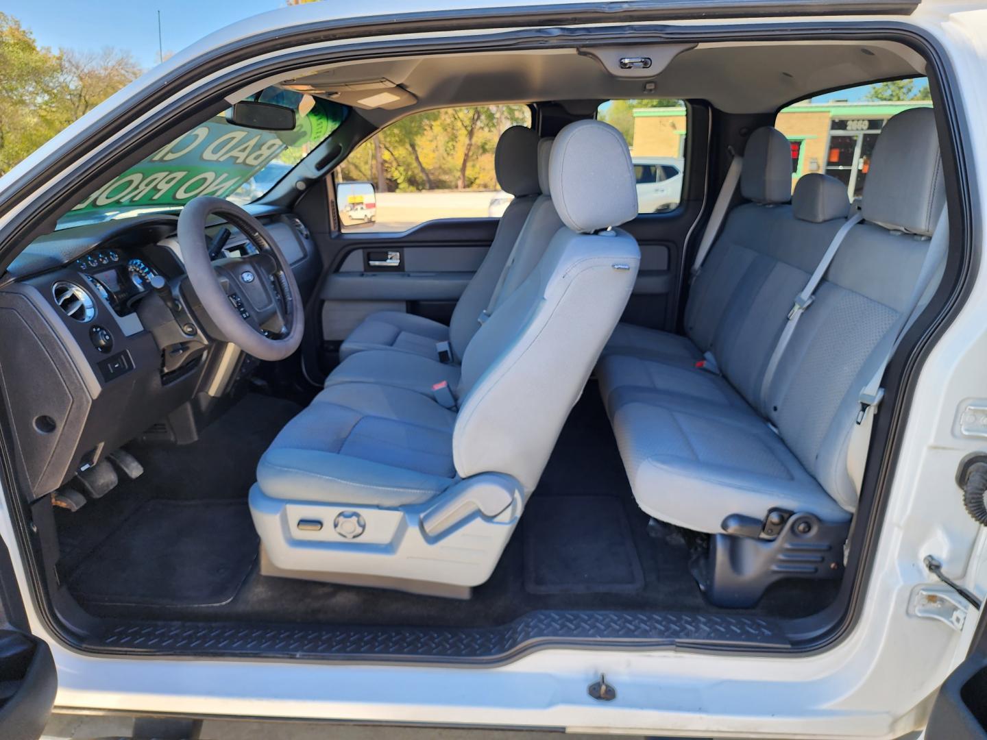 2013 WHITE /GRAY Ford F-150 XLT (1FTEX1CM4DF) with an 3.7L V6 DOHC 24V engine, 6-Speed Automatic transmission, located at 2660 S.Garland Avenue, Garland, TX, 75041, (469) 298-3118, 32.885551, -96.655602 - Welcome to DallasAutos4Less, one of the Premier BUY HERE PAY HERE Dealers in the North Dallas Area. We specialize in financing to people with NO CREDIT or BAD CREDIT. We need proof of income, proof of residence, and a ID. Come buy your new car from us today!! This is a very well cared for 2013 FO - Photo#12